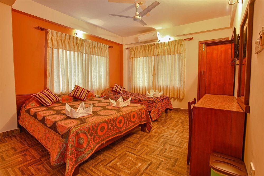 Hotel Crystal Palace Pokhara Exterior photo