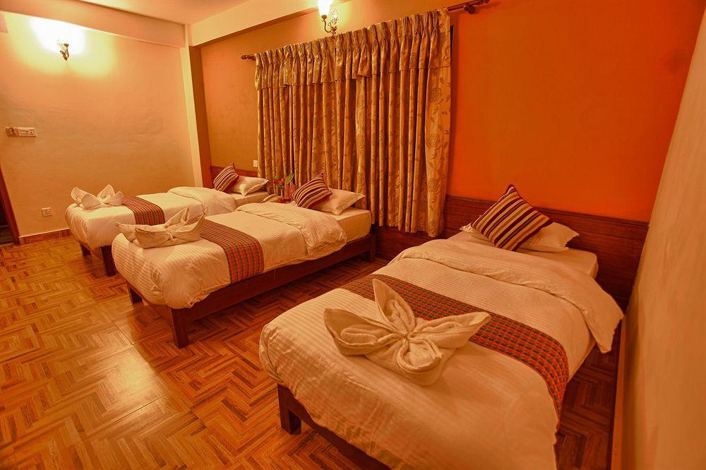 Hotel Crystal Palace Pokhara Exterior photo