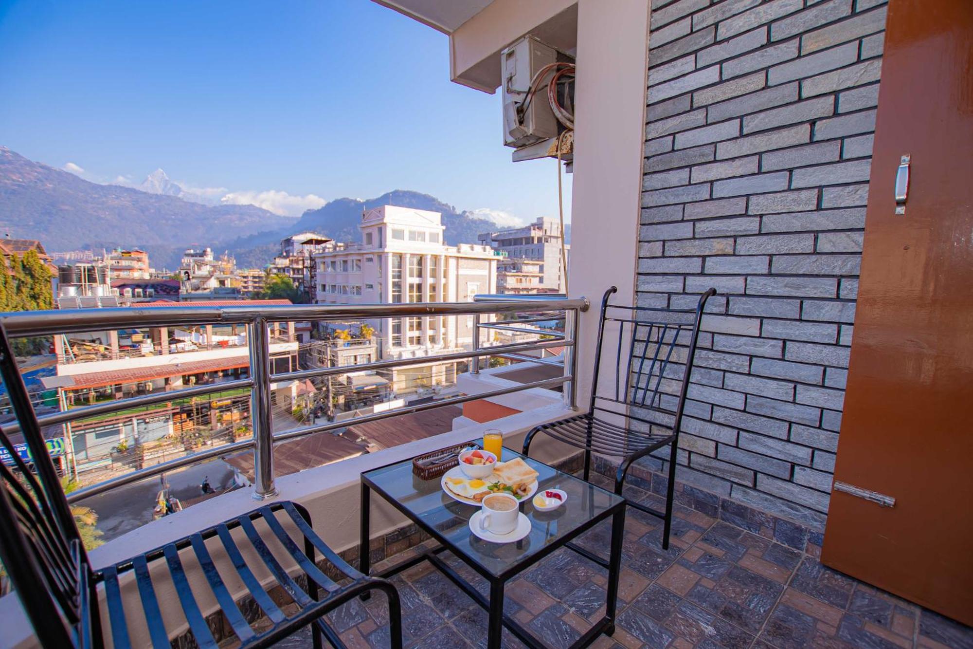 Hotel Crystal Palace Pokhara Exterior photo