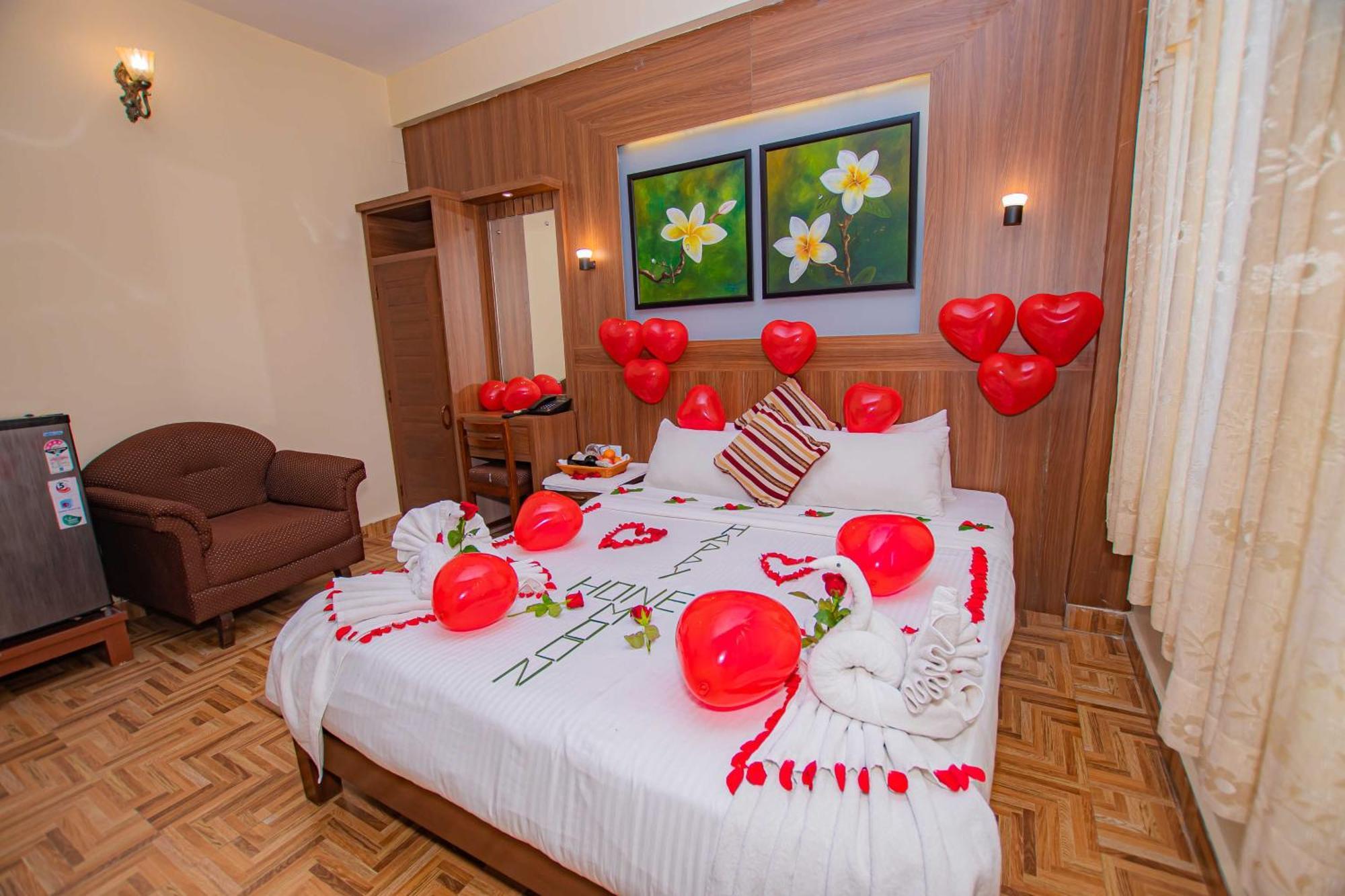 Hotel Crystal Palace Pokhara Exterior photo