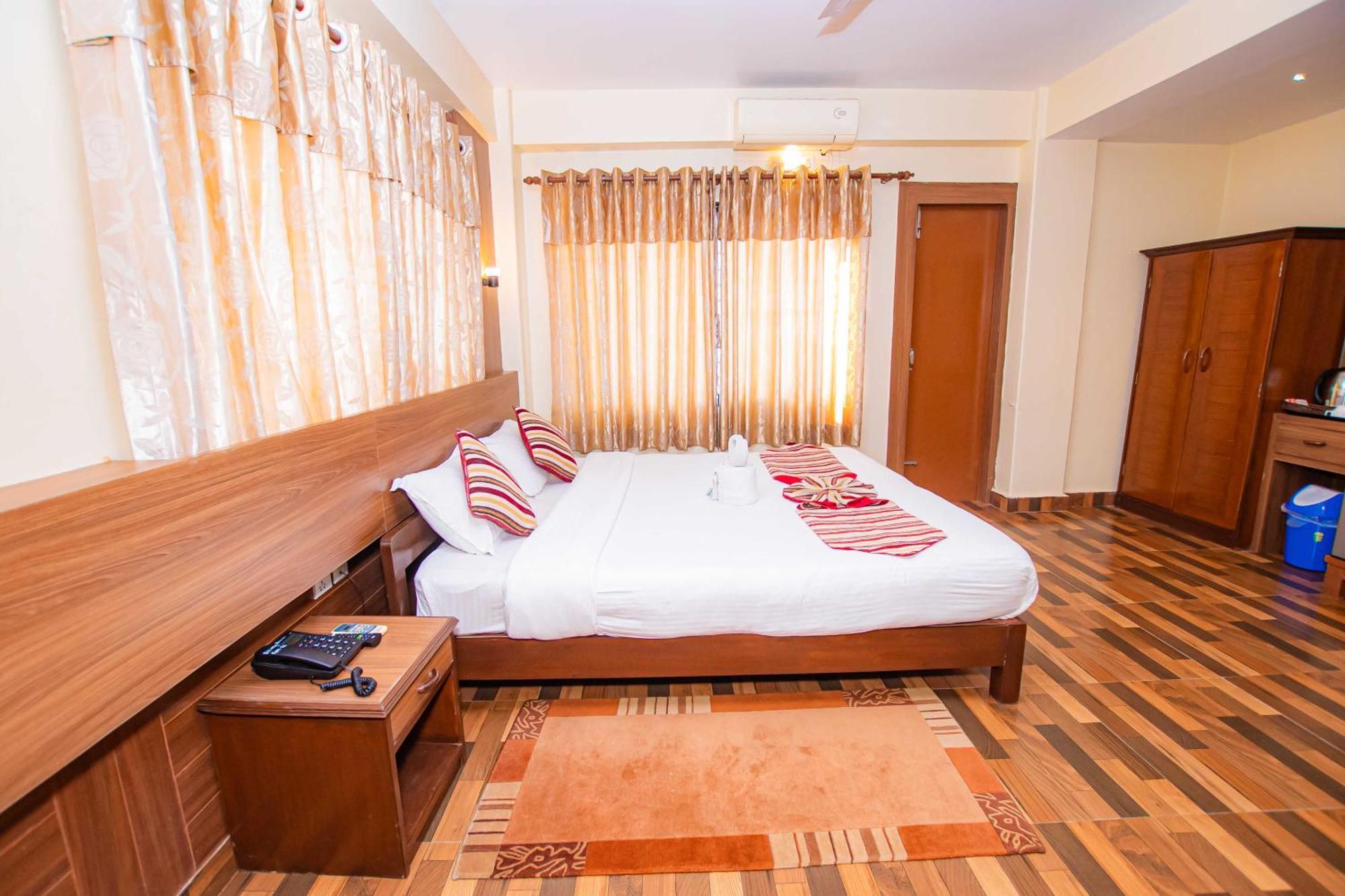 Hotel Crystal Palace Pokhara Exterior photo