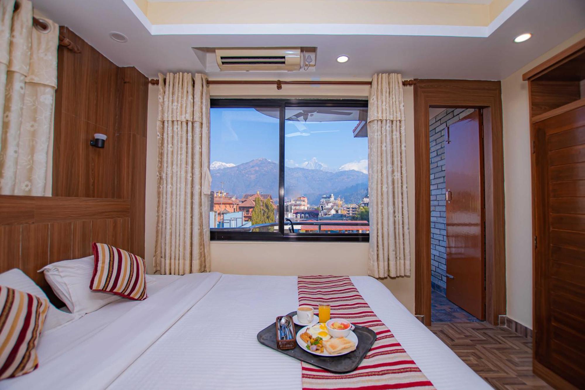 Hotel Crystal Palace Pokhara Exterior photo