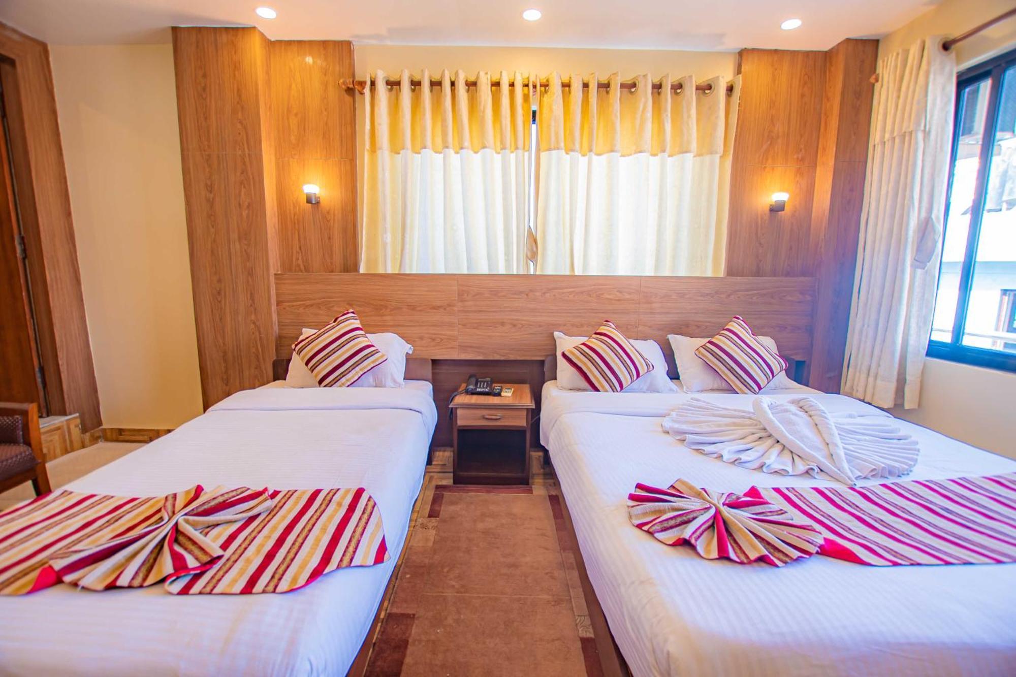 Hotel Crystal Palace Pokhara Exterior photo
