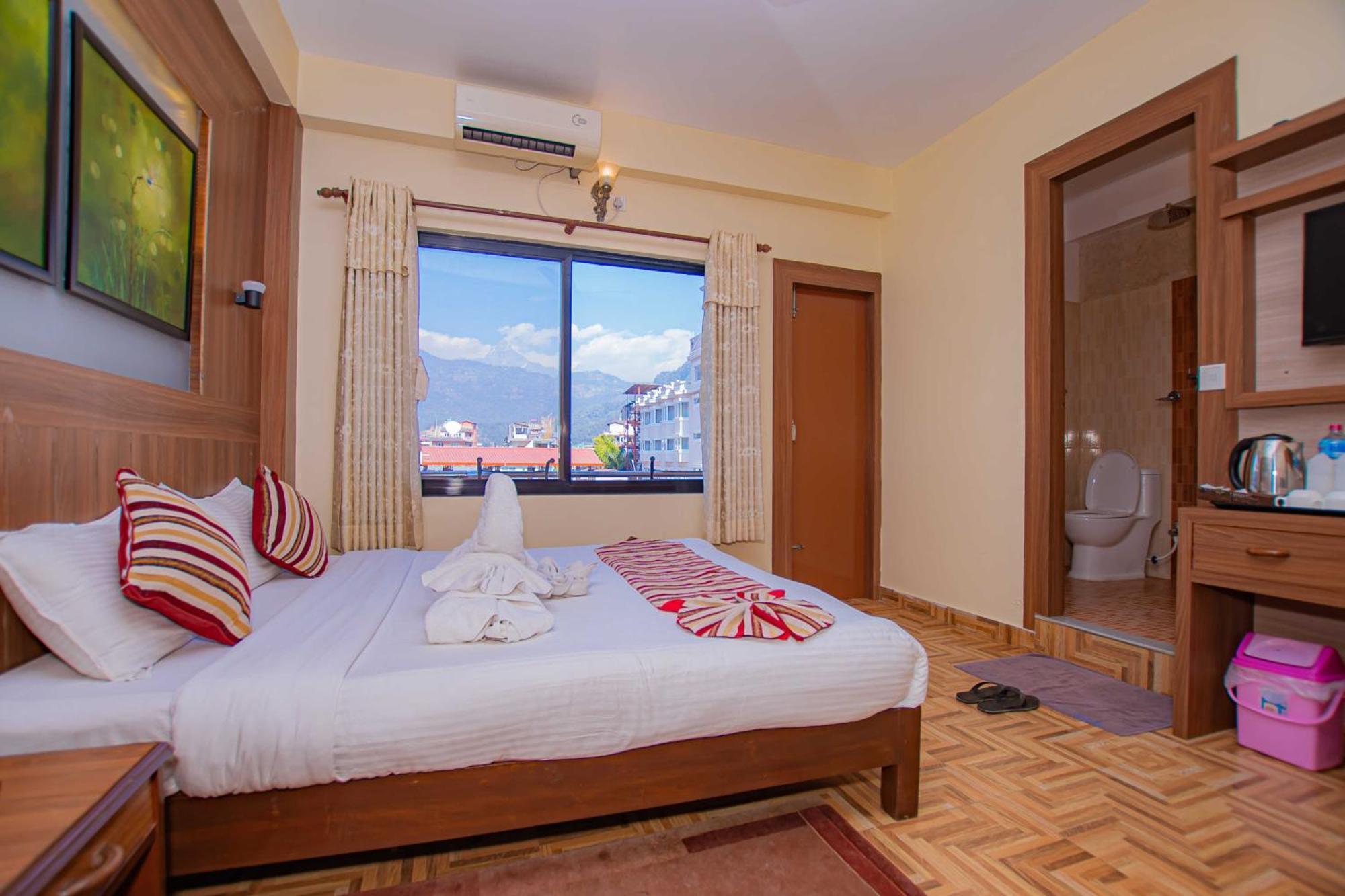Hotel Crystal Palace Pokhara Exterior photo