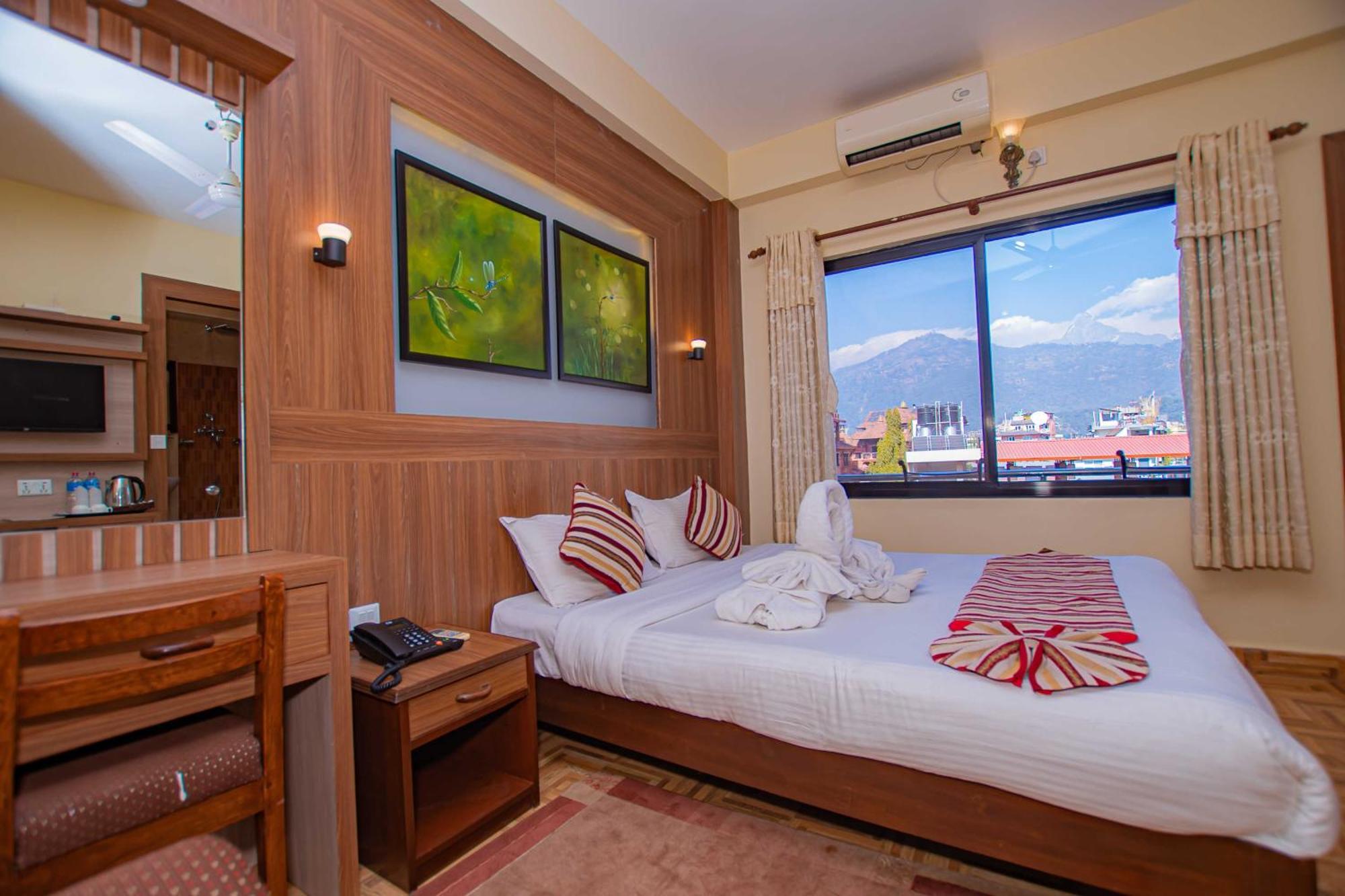 Hotel Crystal Palace Pokhara Exterior photo