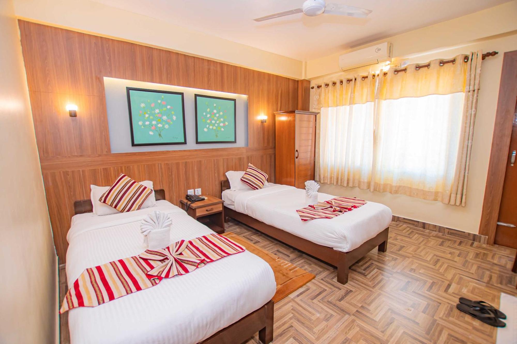 Hotel Crystal Palace Pokhara Exterior photo
