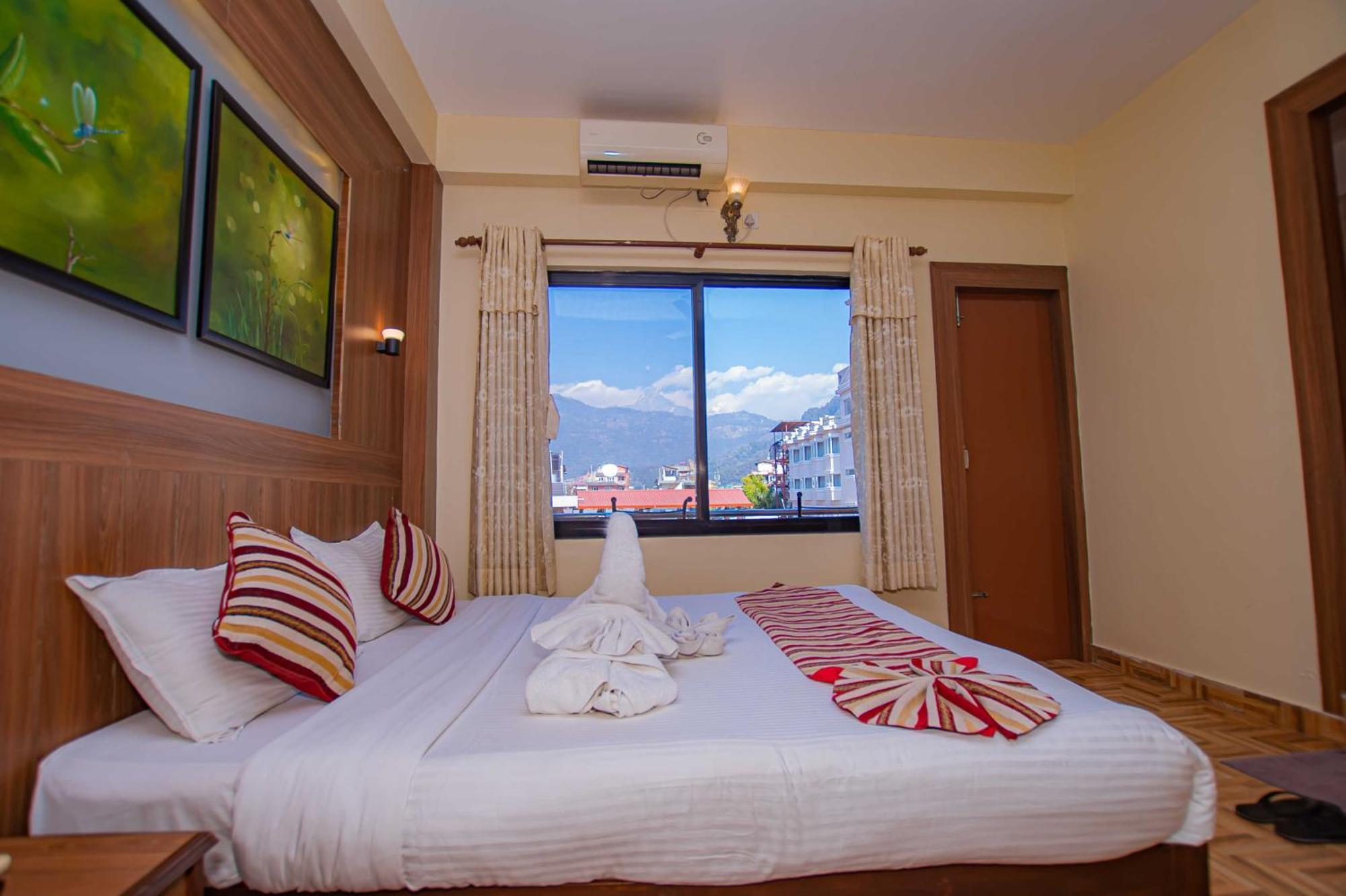 Hotel Crystal Palace Pokhara Exterior photo