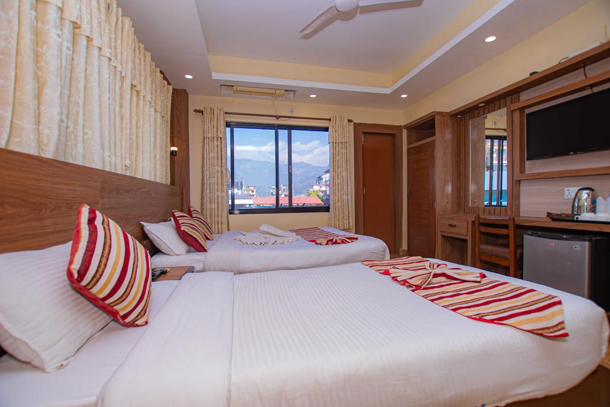 Hotel Crystal Palace Pokhara Exterior photo