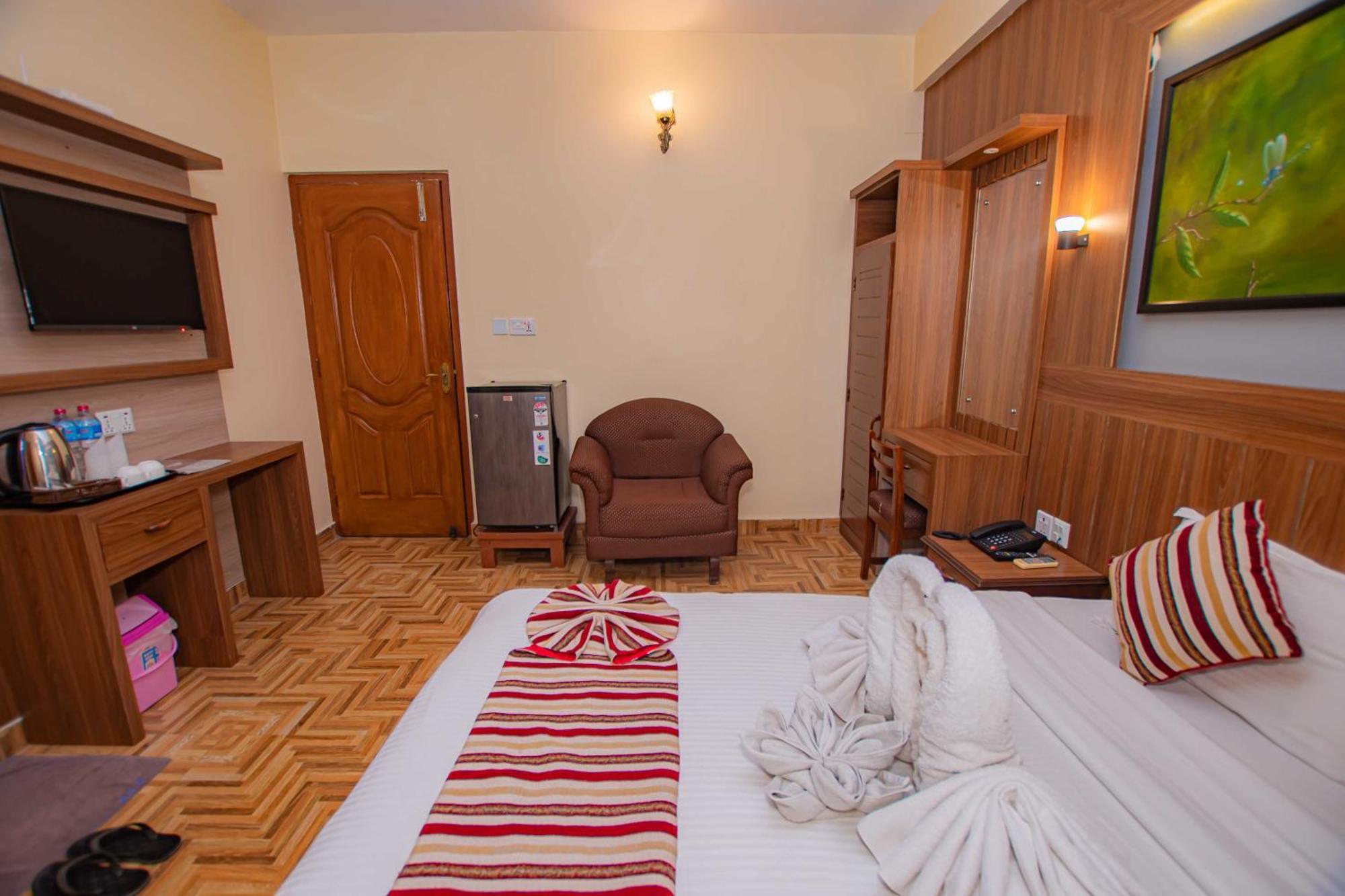 Hotel Crystal Palace Pokhara Exterior photo