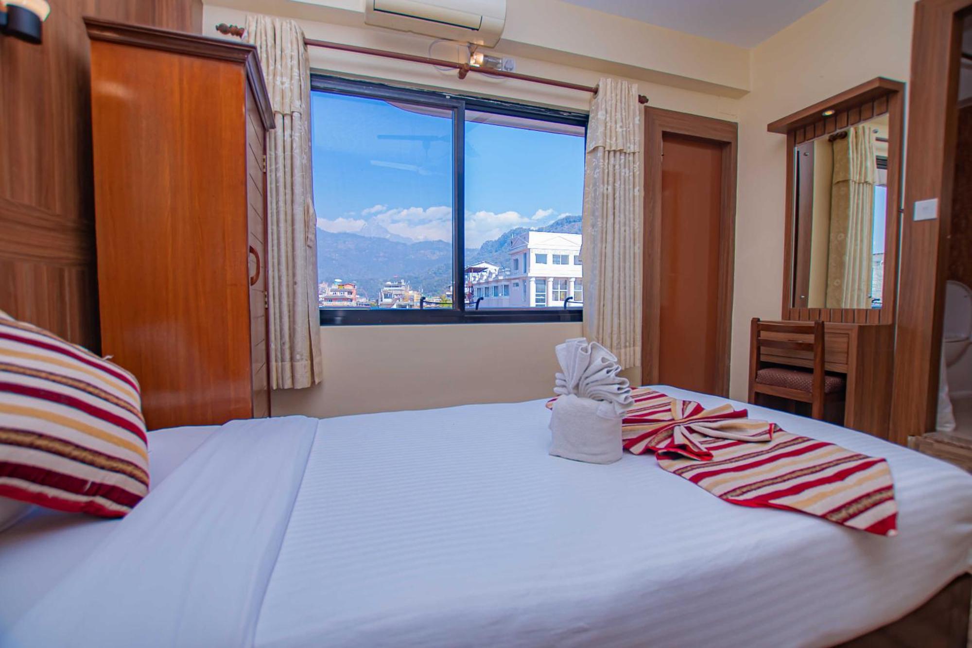 Hotel Crystal Palace Pokhara Exterior photo