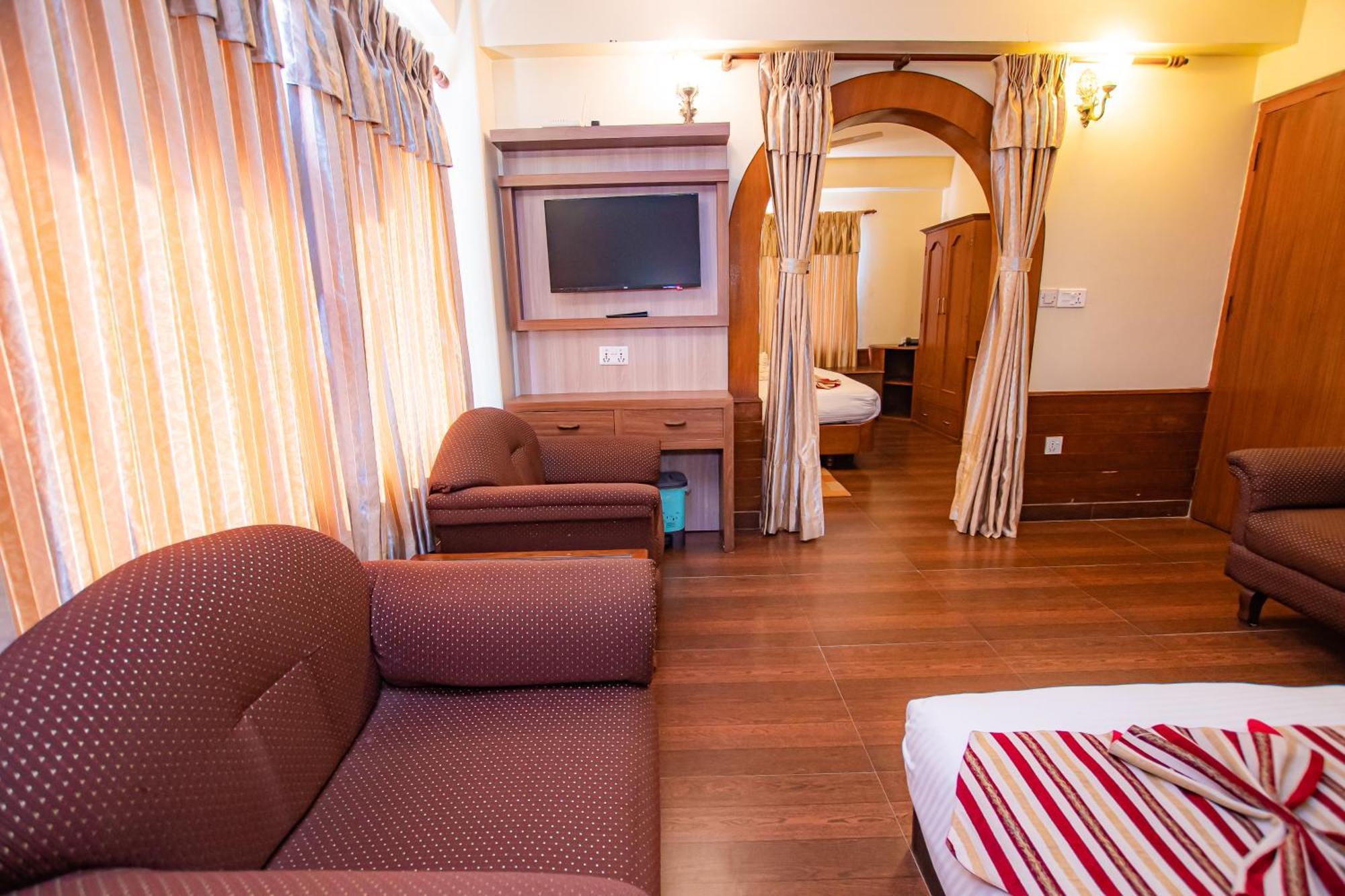 Hotel Crystal Palace Pokhara Exterior photo