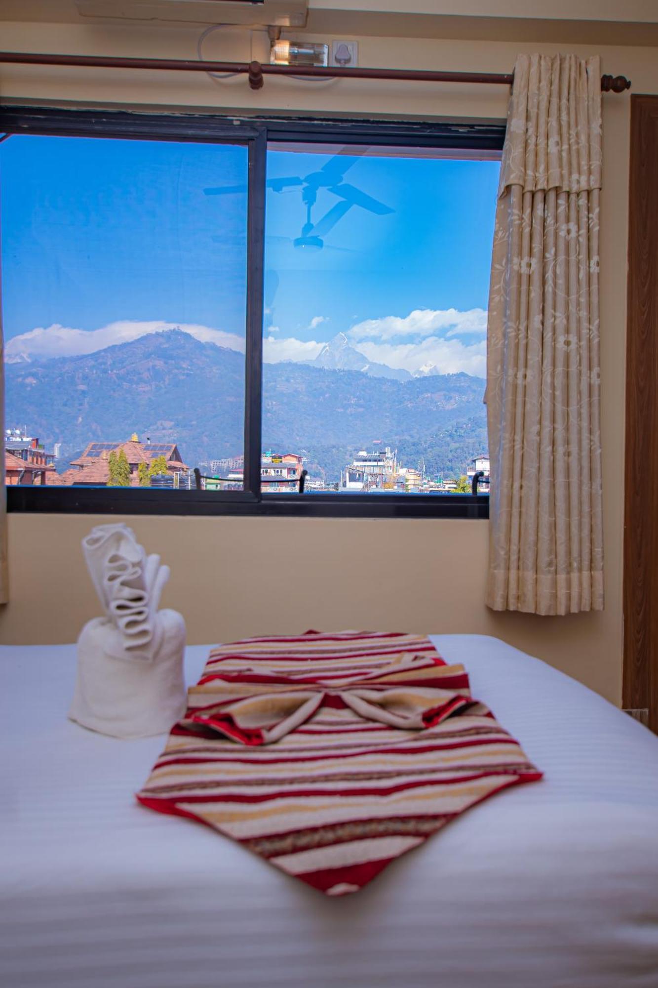 Hotel Crystal Palace Pokhara Exterior photo