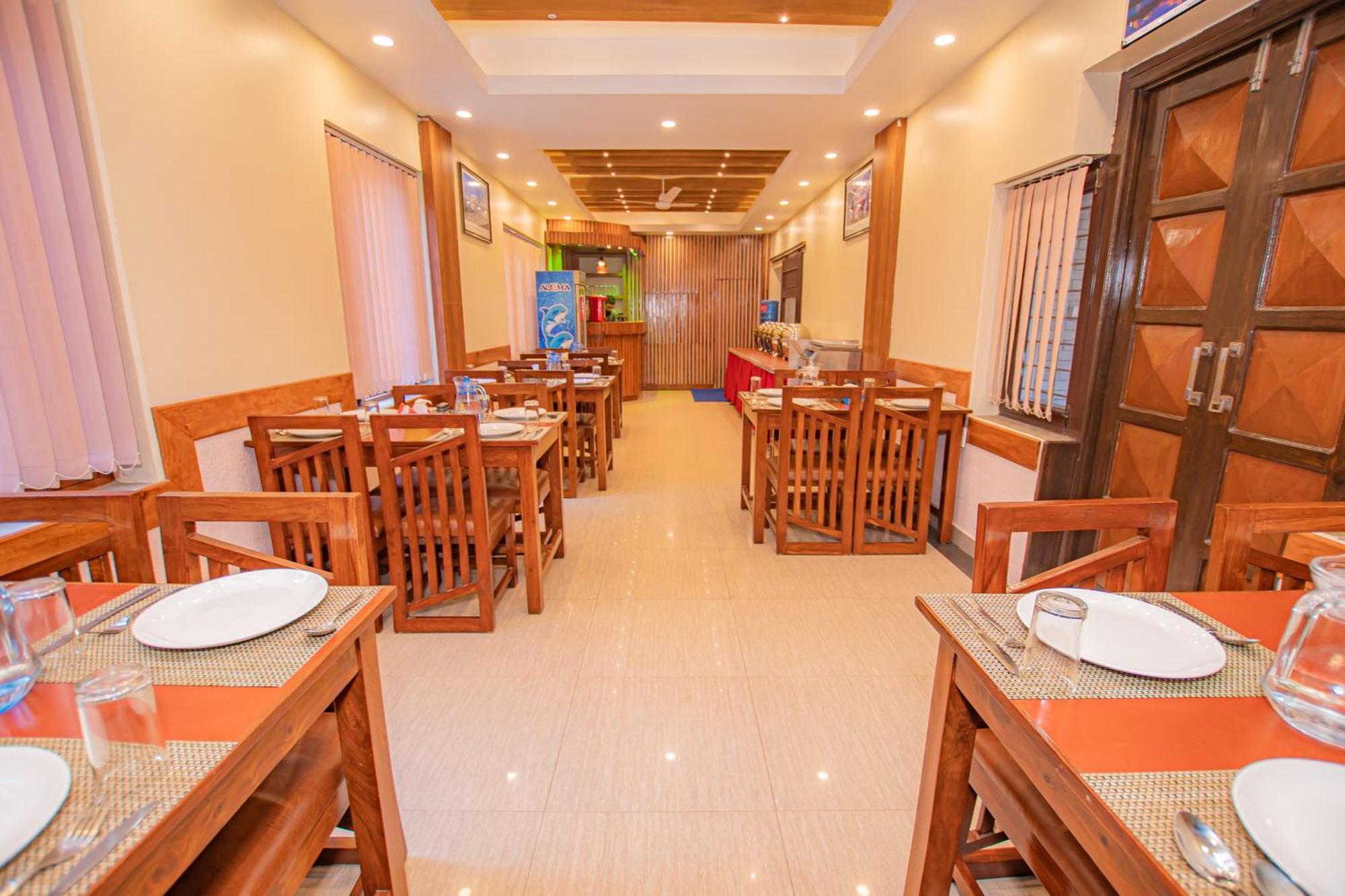 Hotel Crystal Palace Pokhara Exterior photo