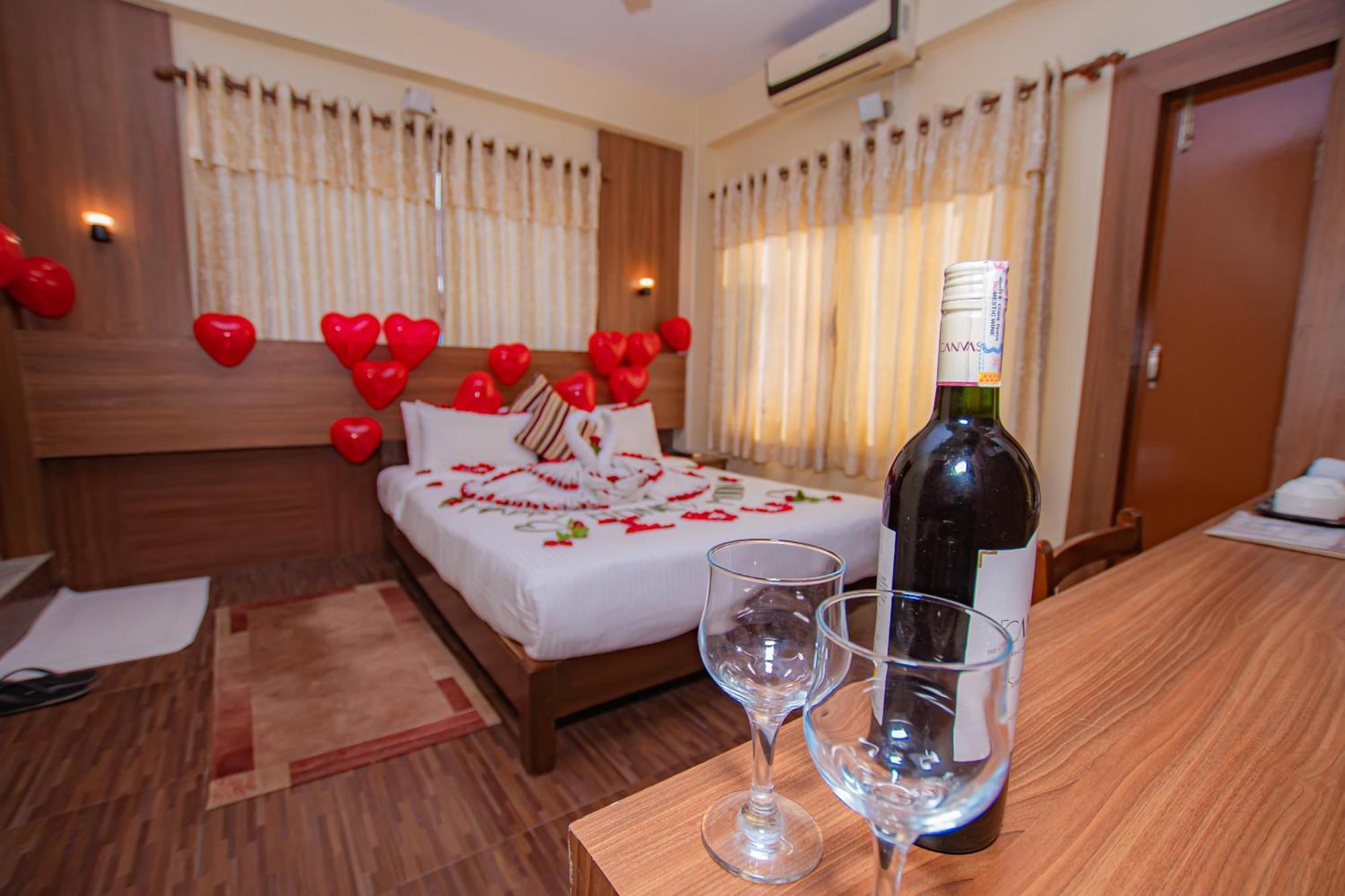 Hotel Crystal Palace Pokhara Exterior photo