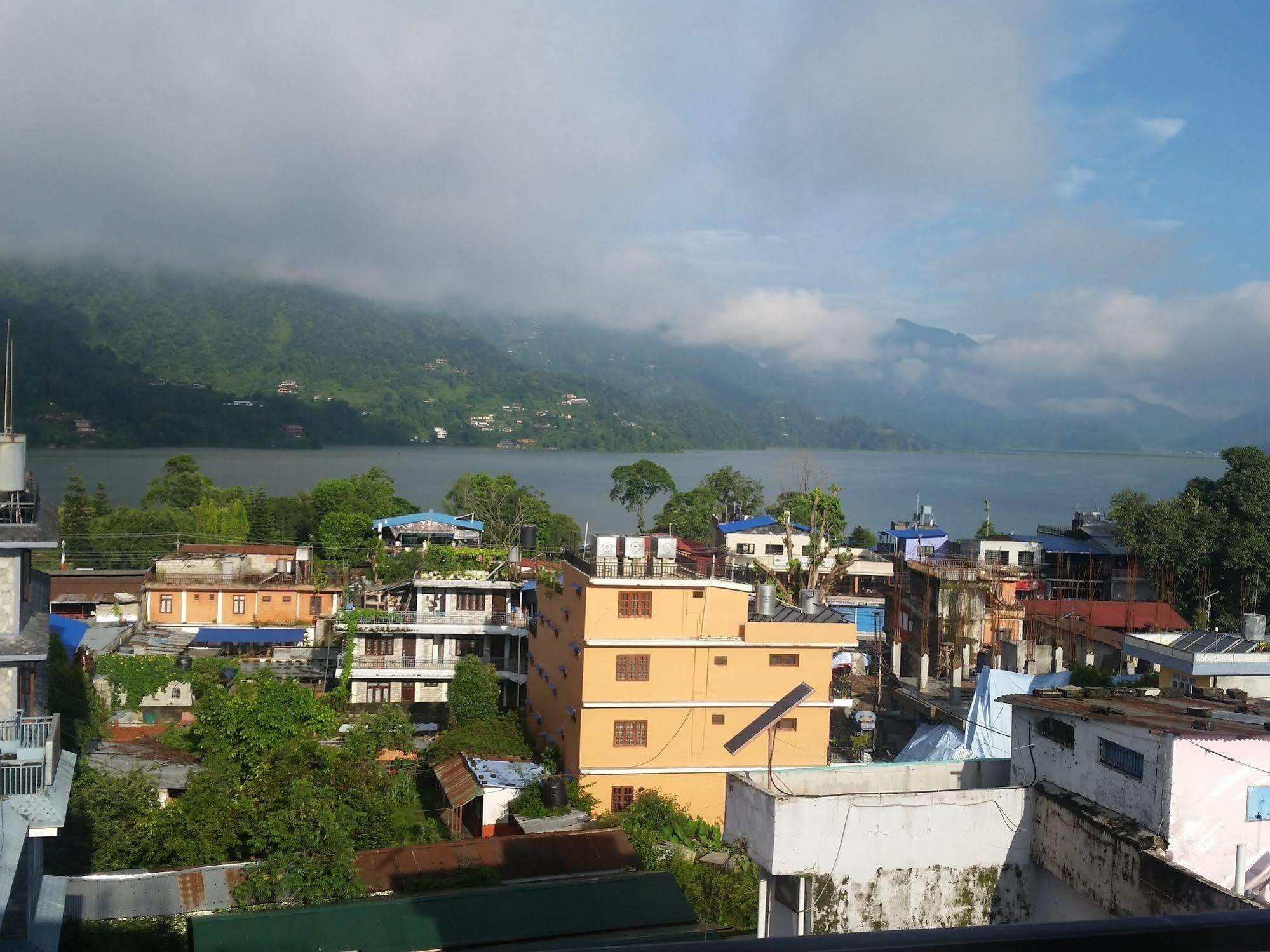 Hotel Crystal Palace Pokhara Exterior photo
